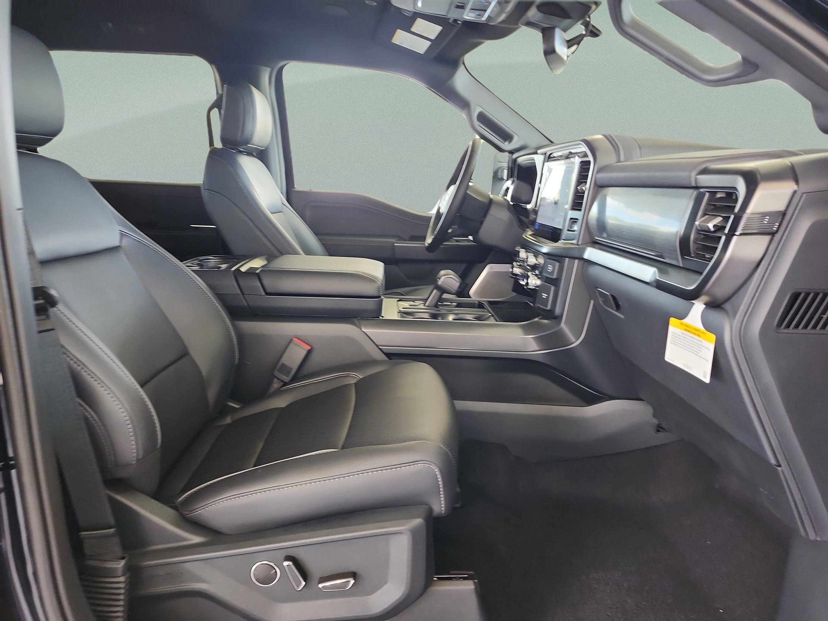 New 2025 Ford F150 Lariat w/ Equipment Group 502A High image 17