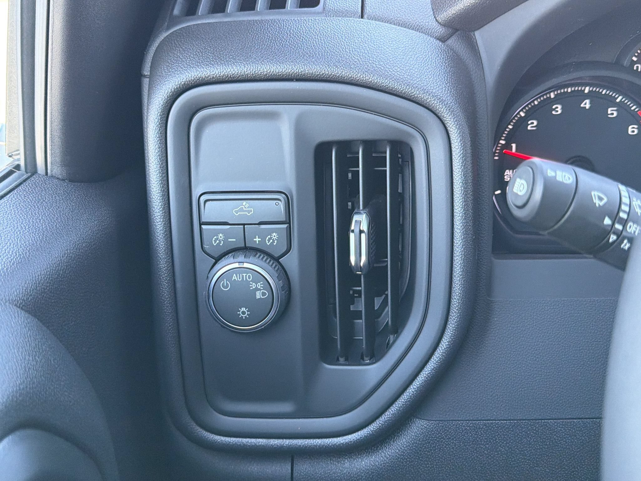 New 2026 Chevrolet Silverado 1500 Custom RWD image 12