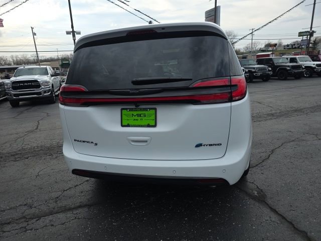 Used 2026 Chrysler Pacifica Premium image 6