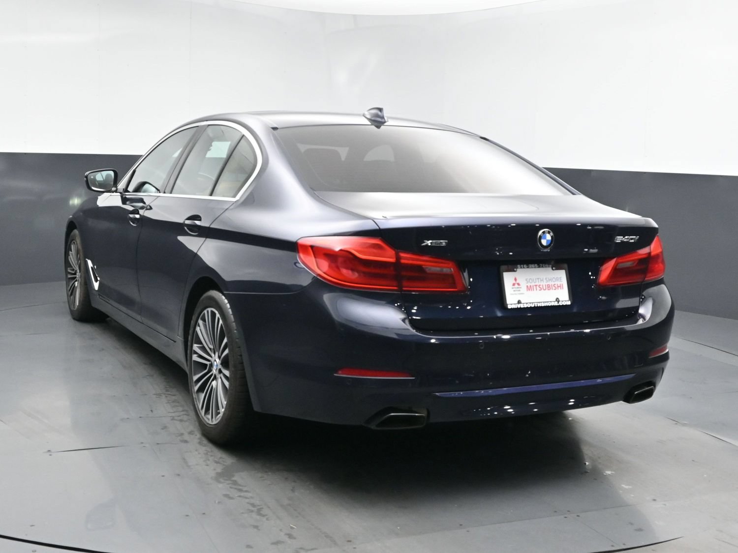 Used 2019 BMW 540i xDrive w/ Convenience Package AWD/4WD image 2