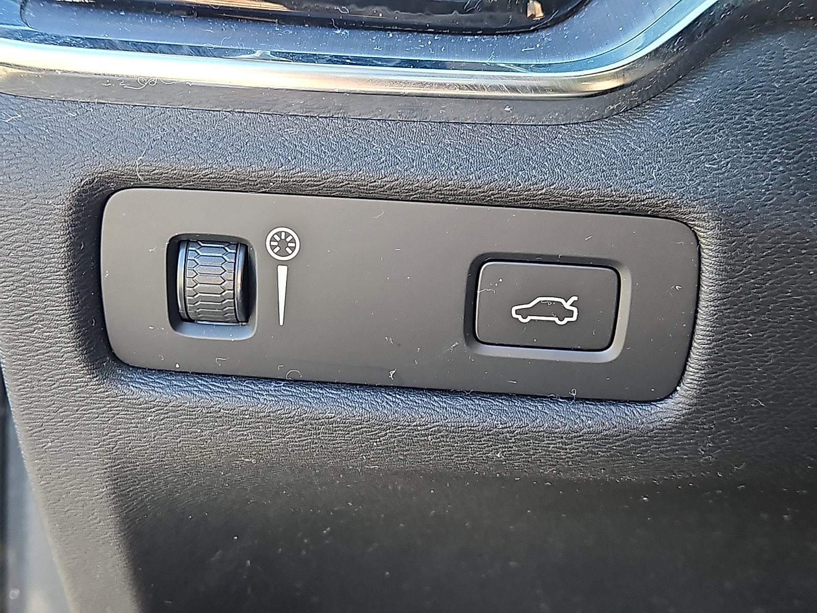 Used 2020 Volvo S60 T6 Momentum w/ Protection Package image 24