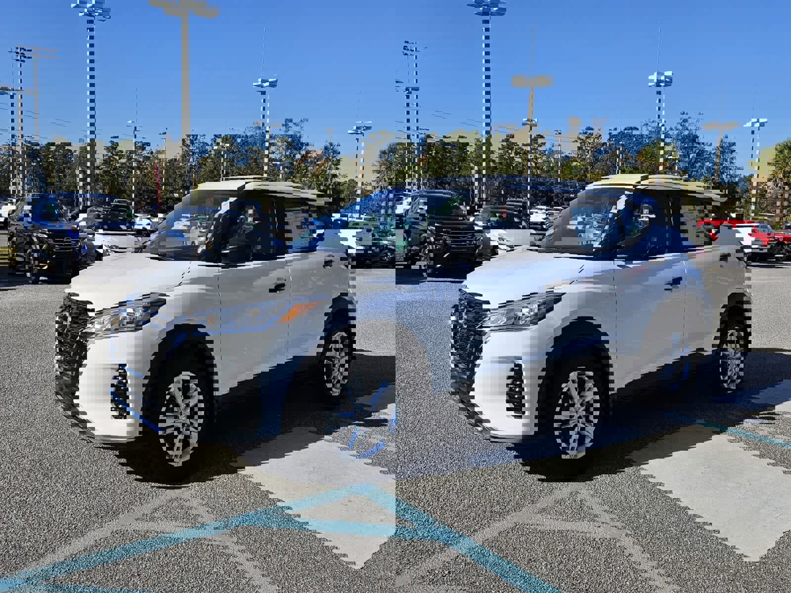 New 2025 Nissan Kicks Play S image 2