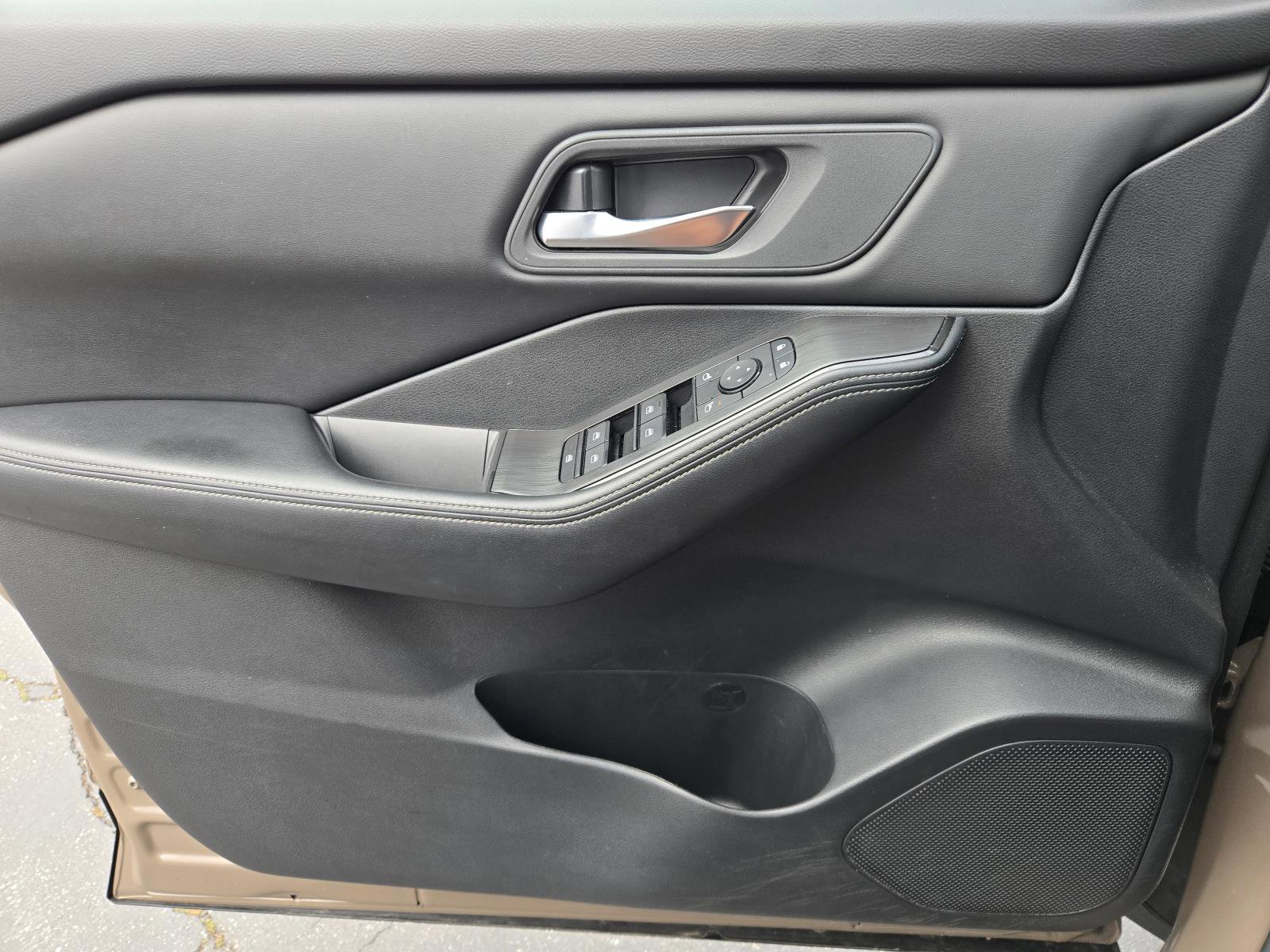 Used 2024 Nissan Rogue SV FWD image 19