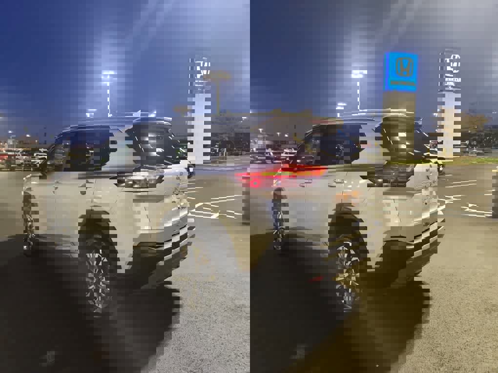 Used 2023 Nissan Rogue SV image 4