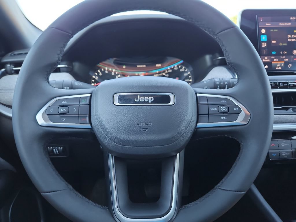 Used 2025 Jeep Compass Latitude AWD/4WD image 24