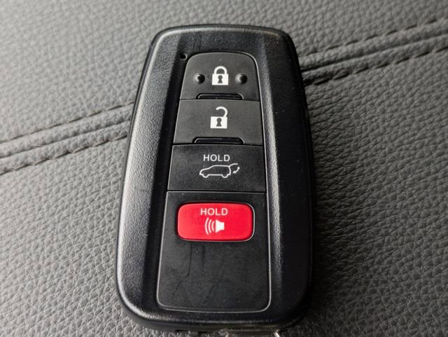 Used 2022 Toyota RAV4 XLE Premium FWD image 32