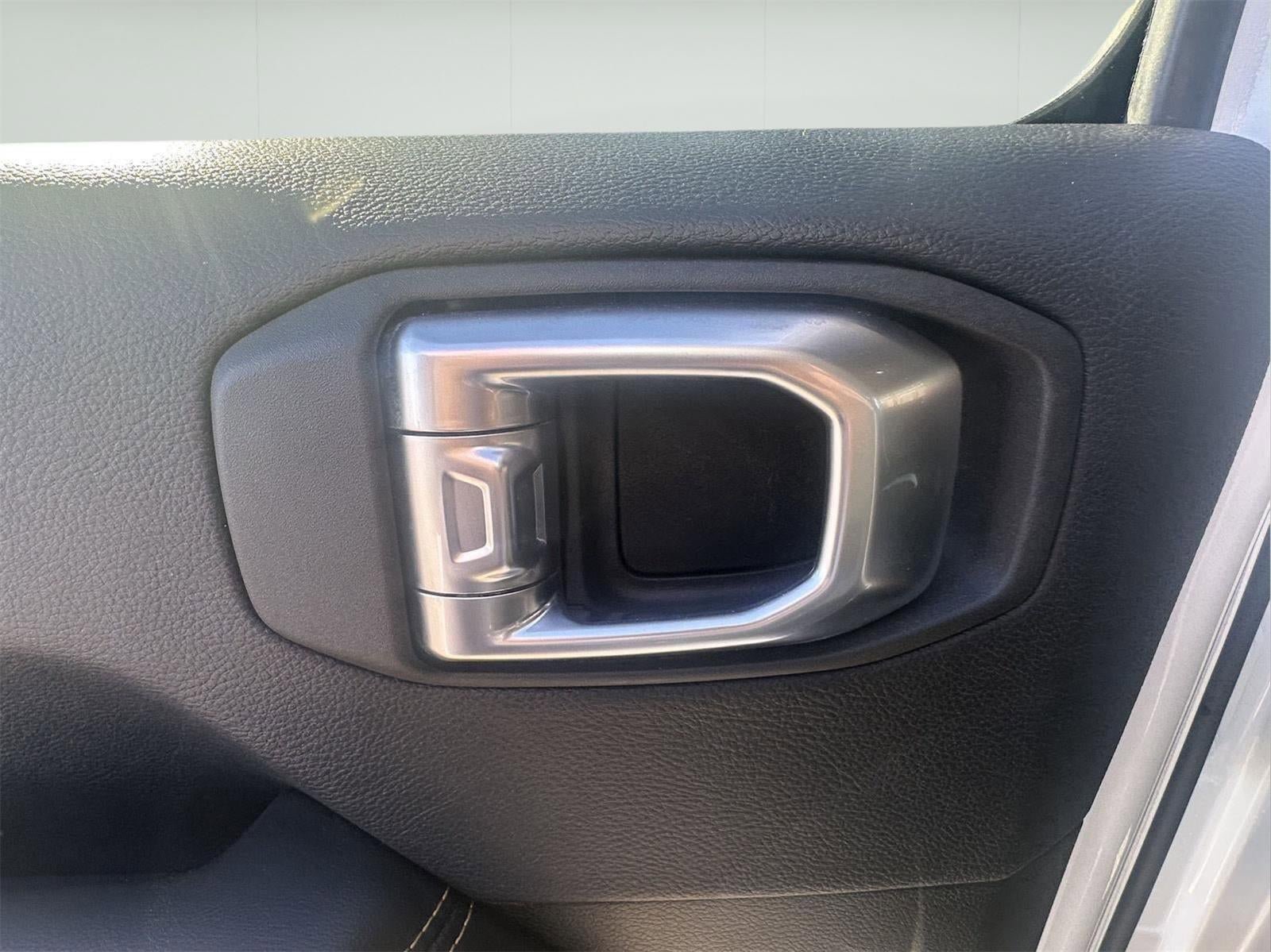 Used 2024 Jeep Wrangler Unlimited Sahara AWD/4WD image 35