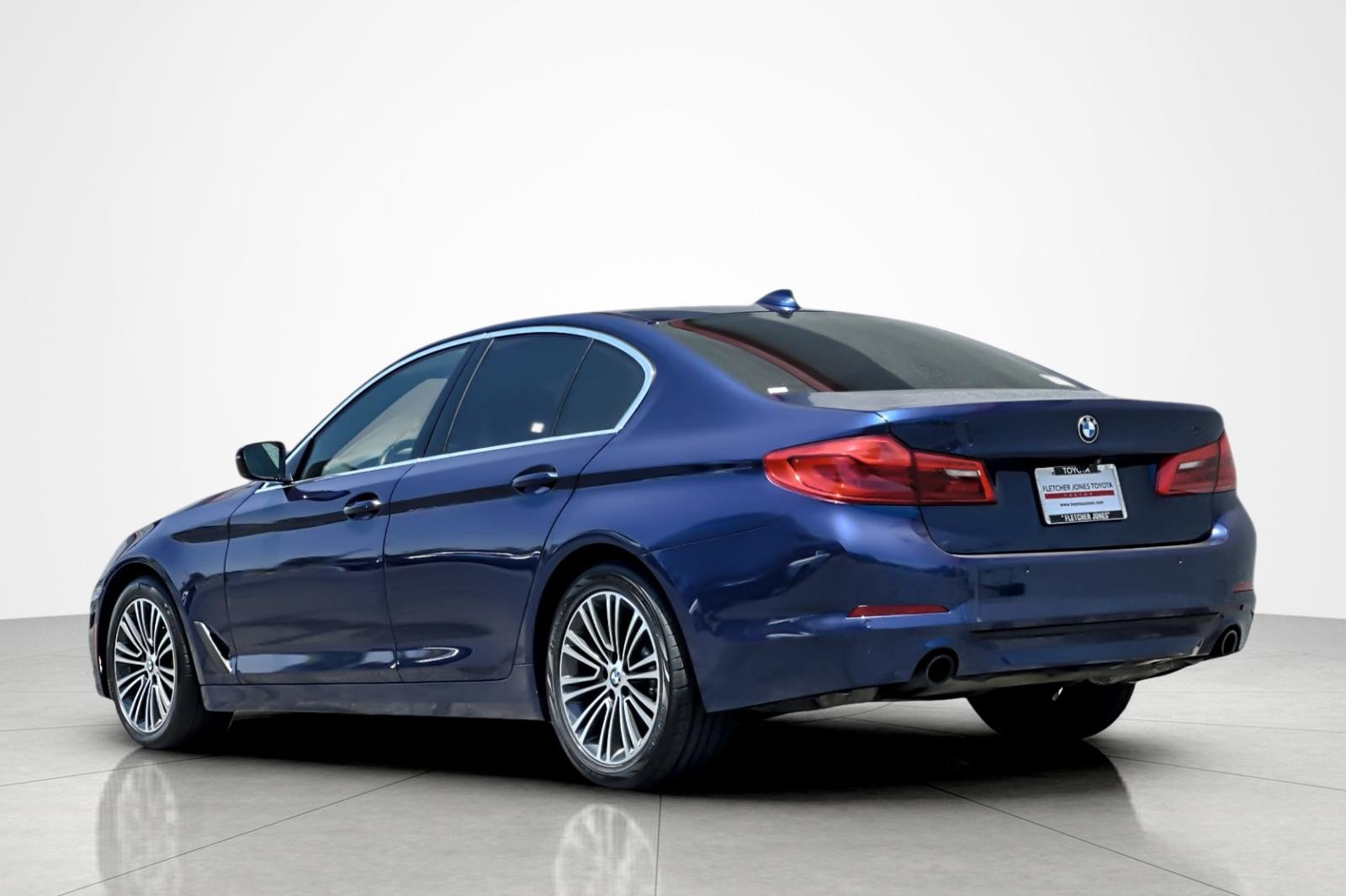 Used 2019 BMW 530i w/ Convenience Package RWD image 3