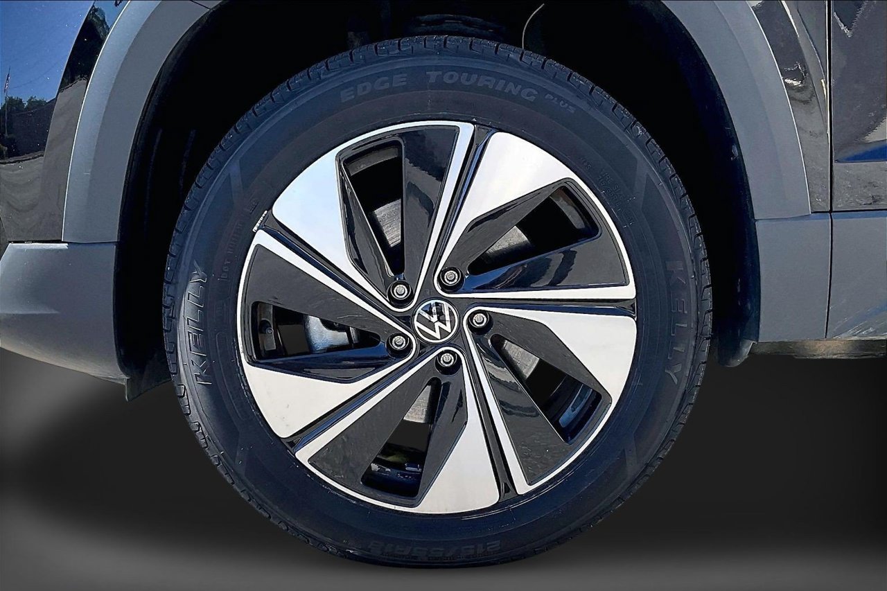 Used 2024 Volkswagen Taos SE AWD/4WD image 33