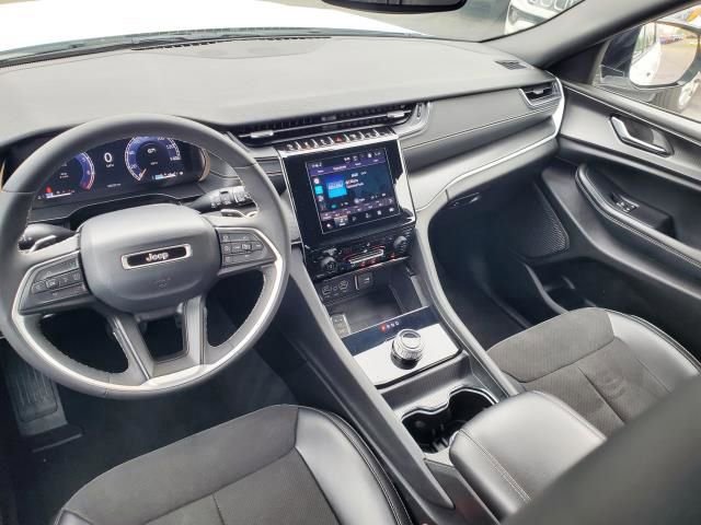 Used 2024 Jeep Grand Cherokee L Laredo image 27