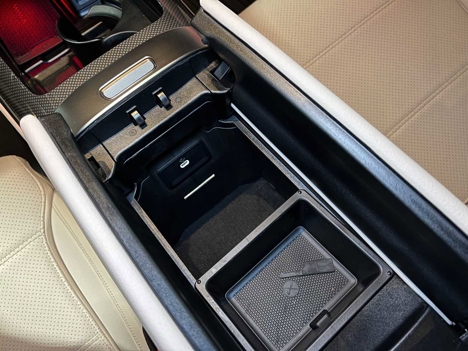 Used 2025 Mercedes-Benz GLC 300 4MATIC image 31