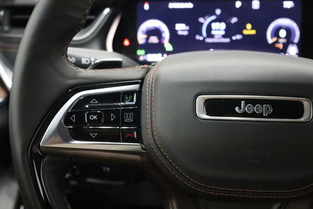 Used 2023 Jeep Grand Cherokee L Summit w/ Advanced Protech Group IV image 33