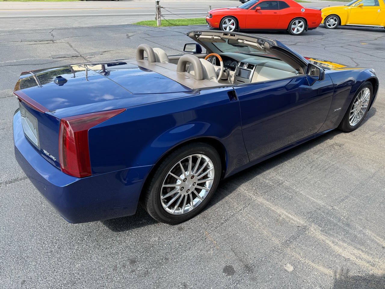 Used 2005 Cadillac XLR RWD image 17