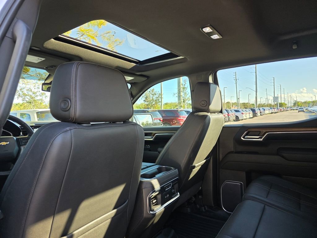 Used 2022 Chevrolet Silverado 1500 High Country w/ High Country Premium Package image 18