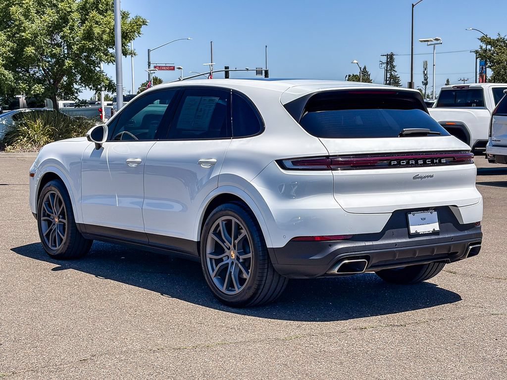 Used 2024 Porsche Cayenne AWD/4WD image 2