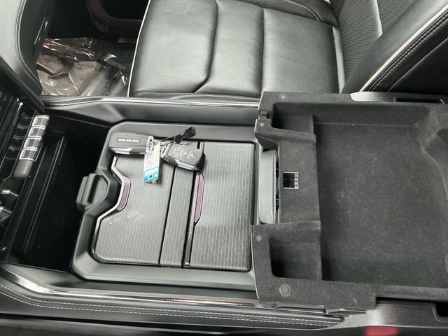 Used 2022 RAM 1500 Limited w/ Body-Colour Bumper Group image 32