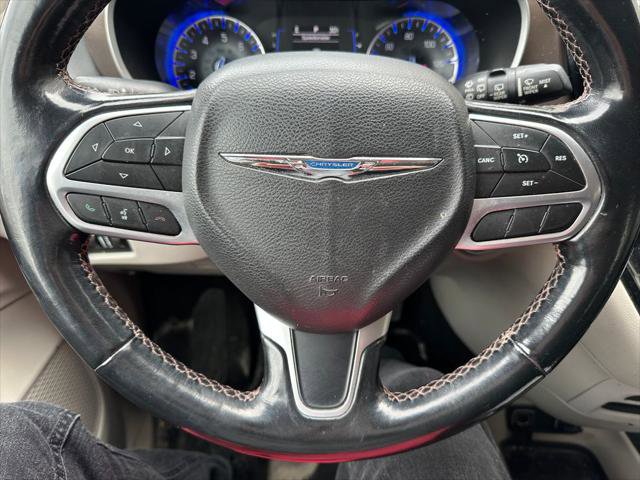 Certified 2019 Chrysler Pacifica Touring-L image 3