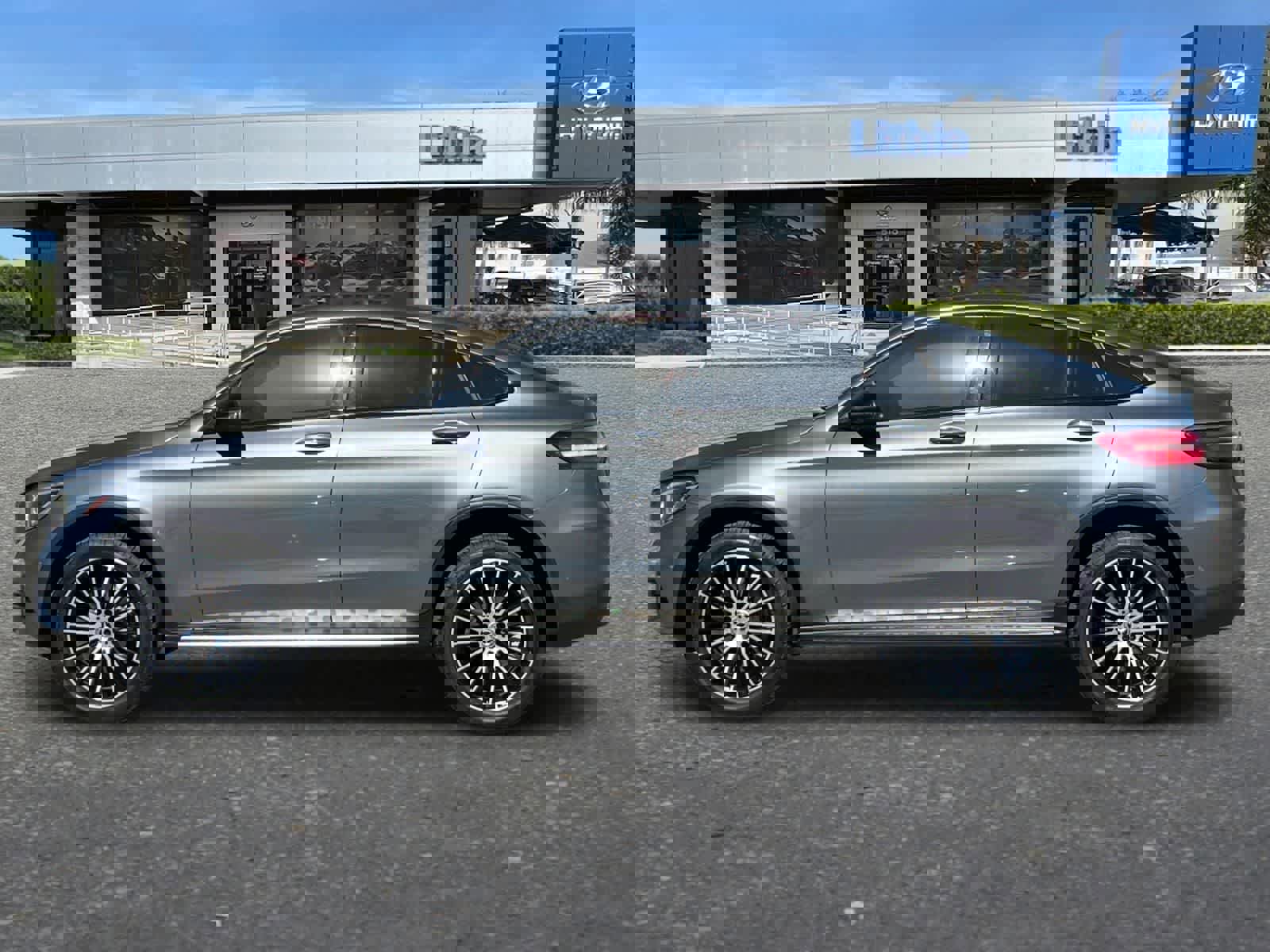 Used 2018 Mercedes-Benz GLC 300 4MATIC Coupe image 6