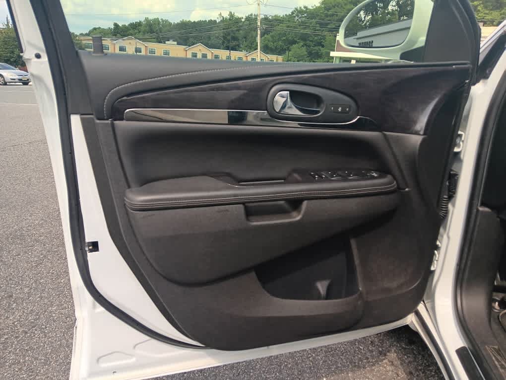 Used 2017 Buick Enclave Leather FWD image 31