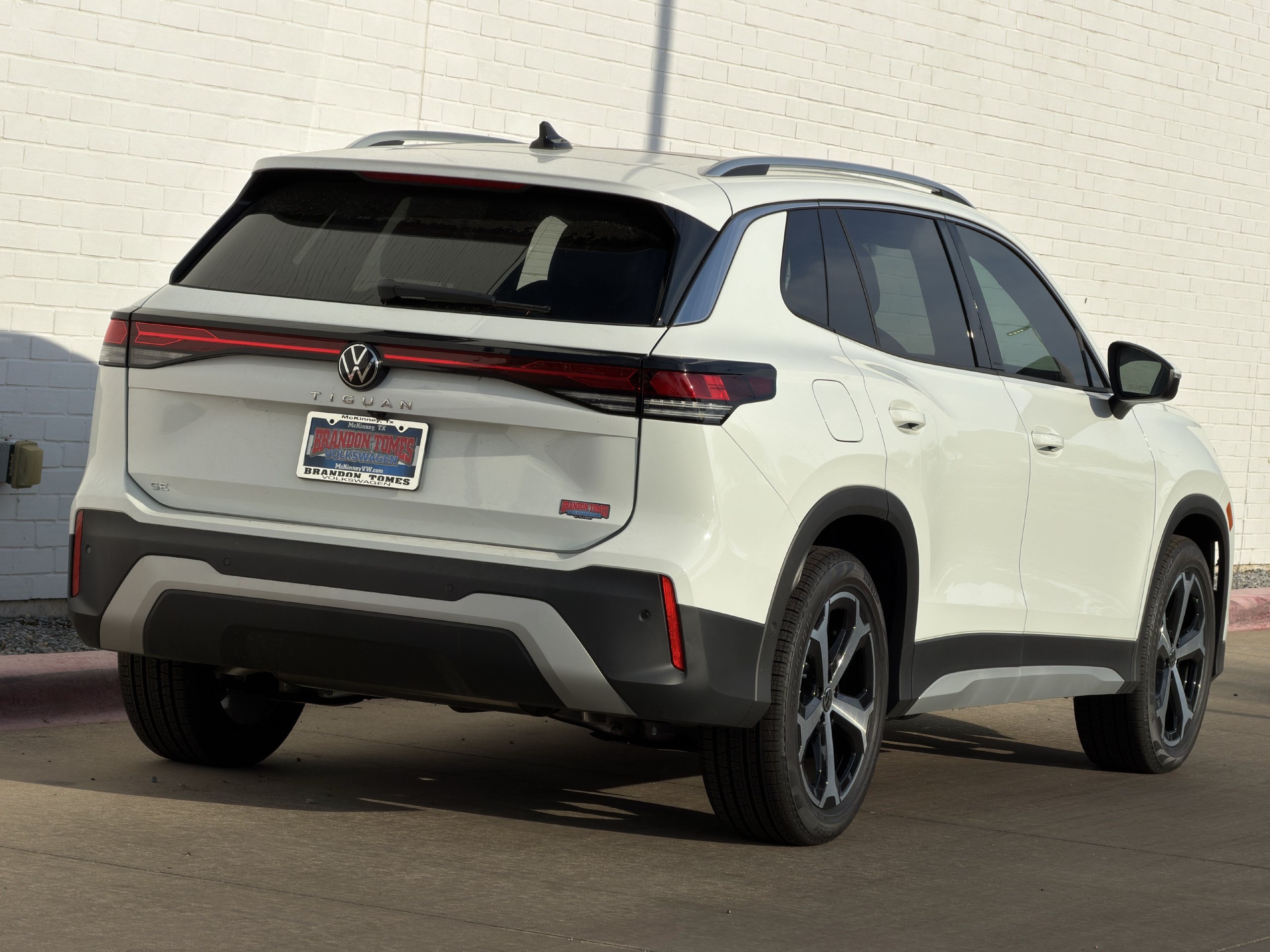 New 2026 Volkswagen Tiguan SE FWD image 6