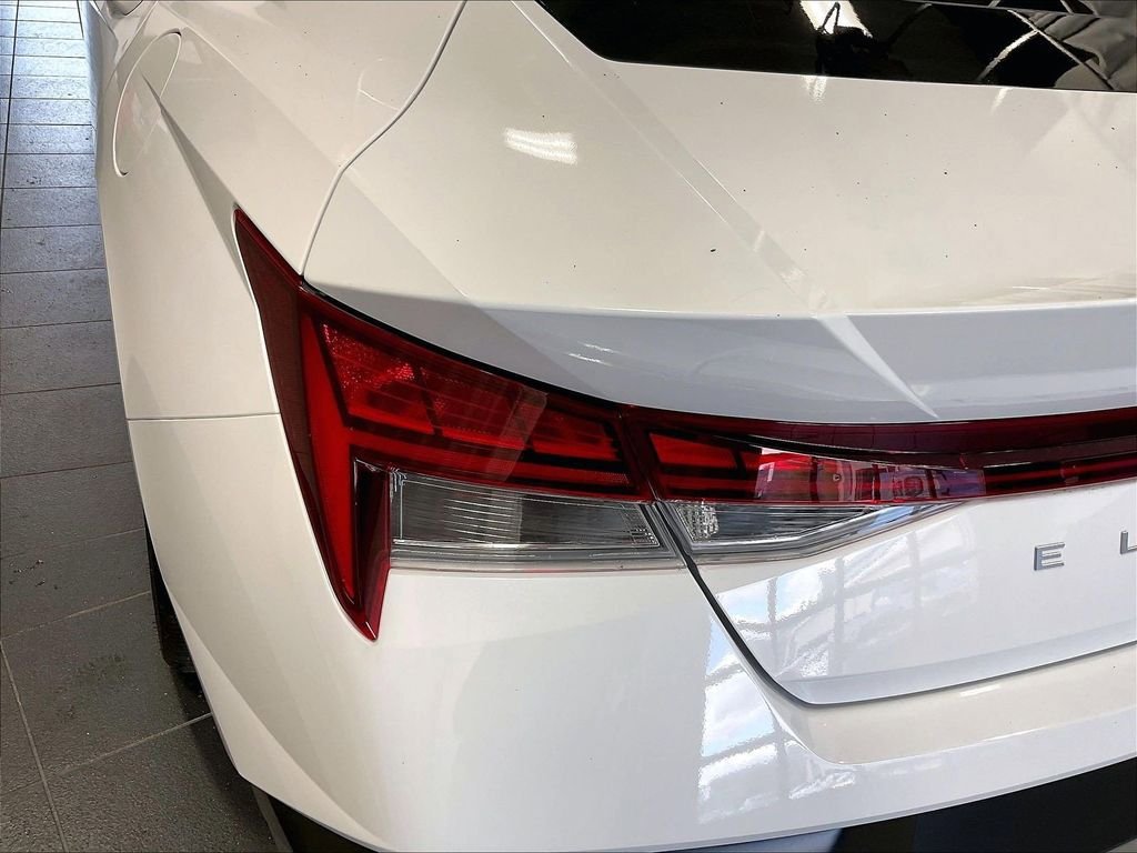 Used 2025 Hyundai Elantra Limited FWD image 33