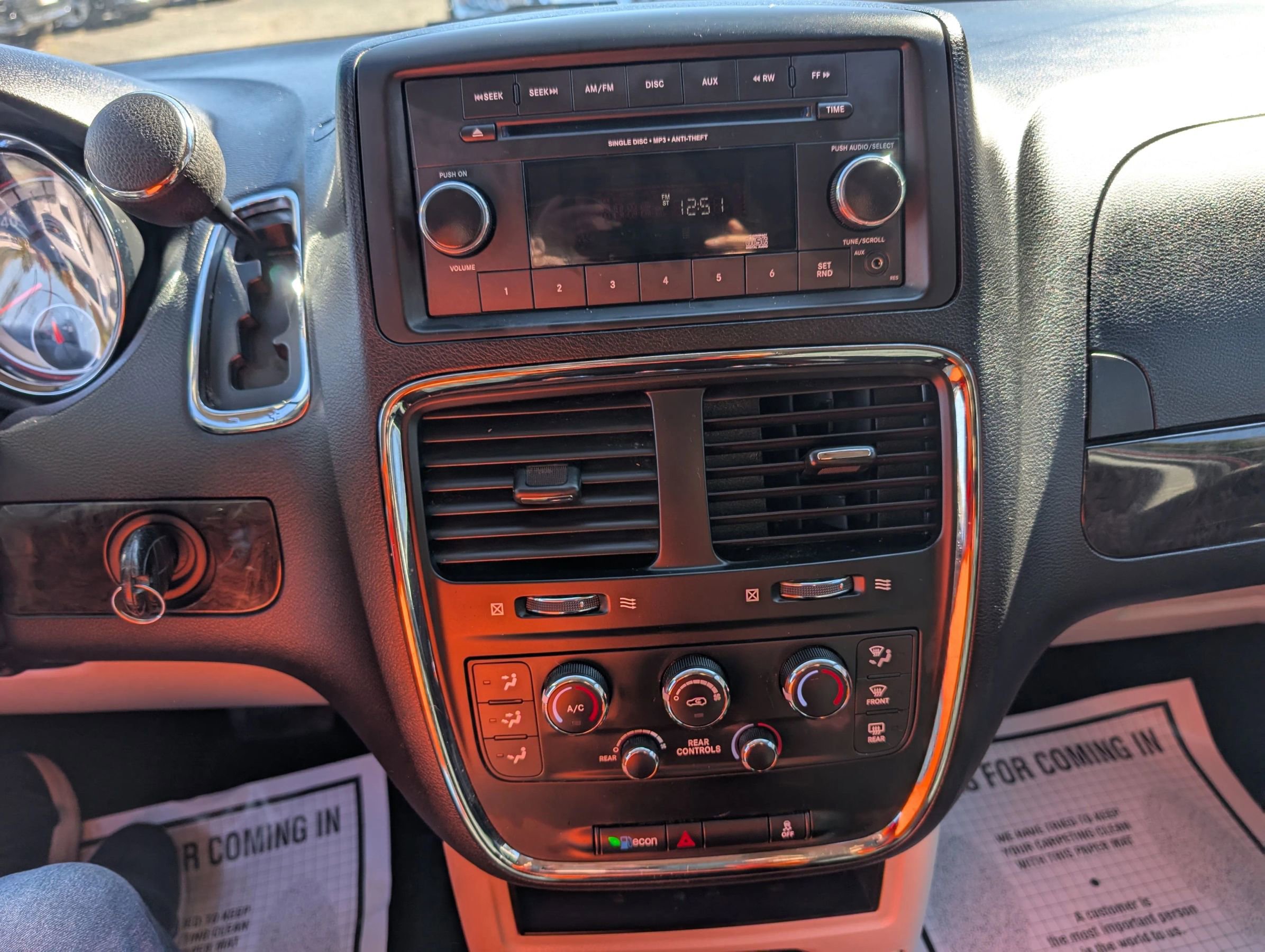 Used 2017 Dodge Grand Caravan SE image 19