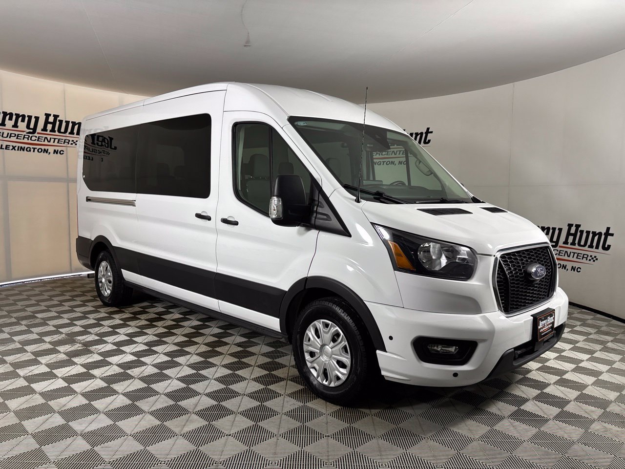 Used 2025 Ford Transit 350 XLT RWD image 3