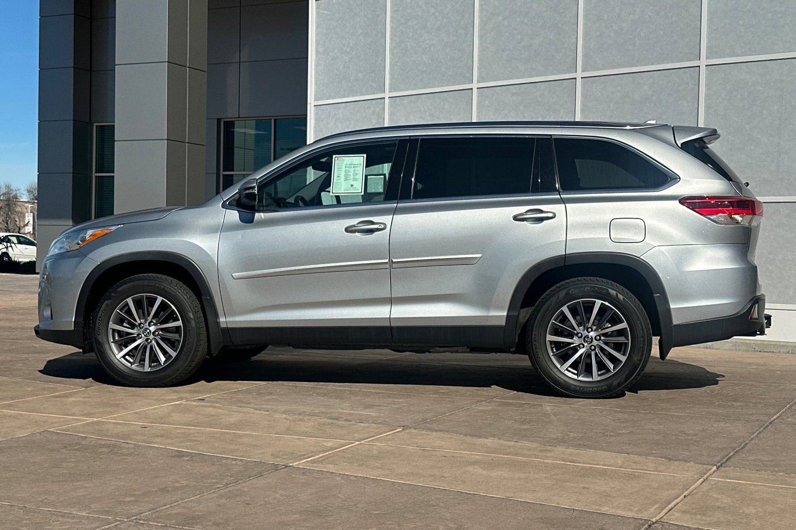 Certified 2019 Toyota Highlander XLE image 8