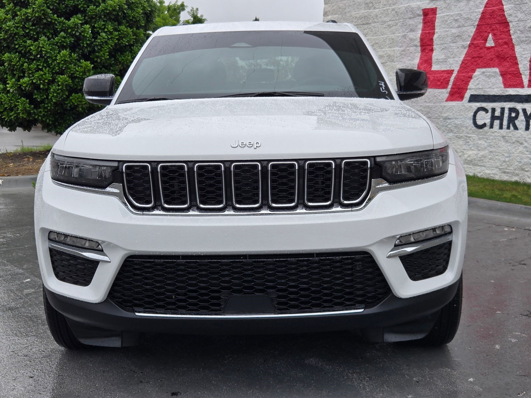 Used 2025 Jeep Grand Cherokee Limited AWD/4WD image 2
