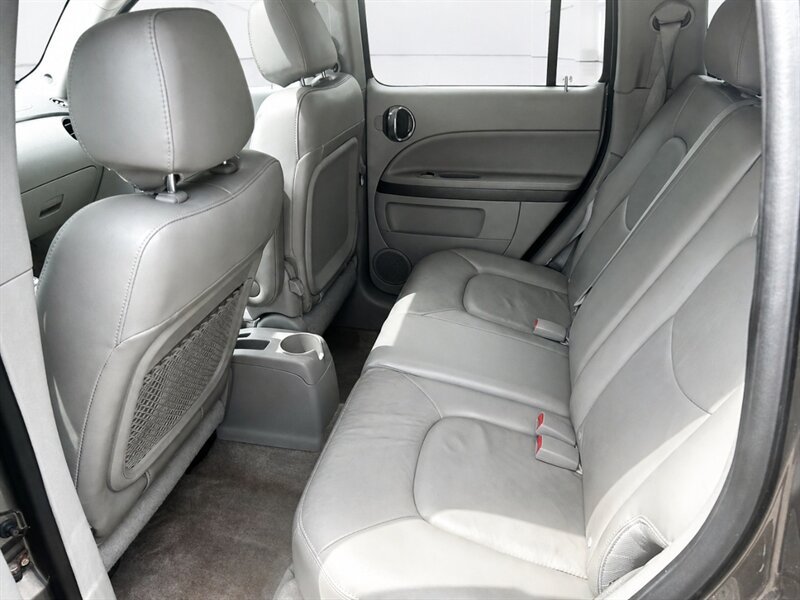 Used 2011 Chevrolet HHR LT FWD image 13