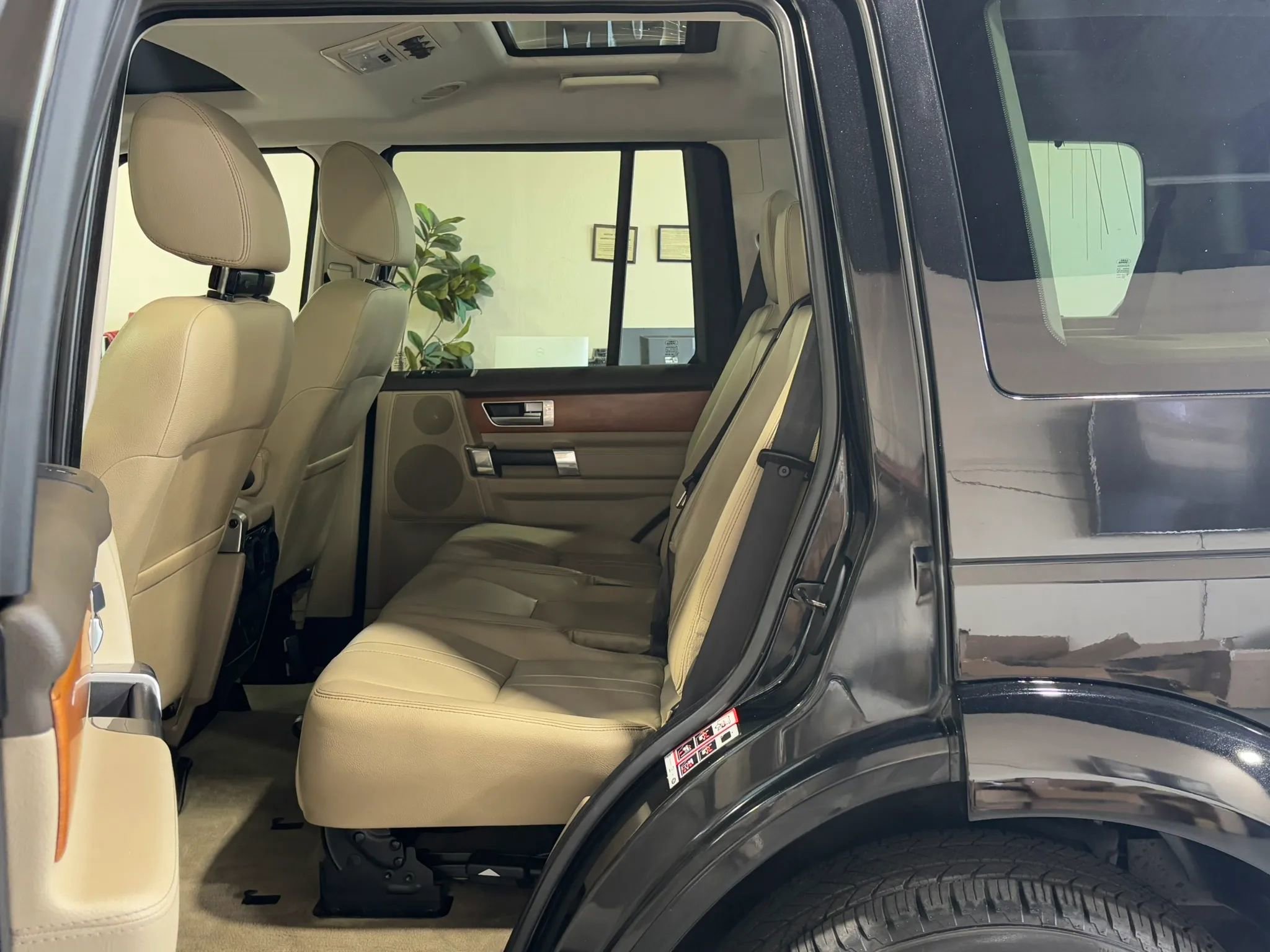 Used 2015 Land Rover LR4 HSE AWD/4WD image 15