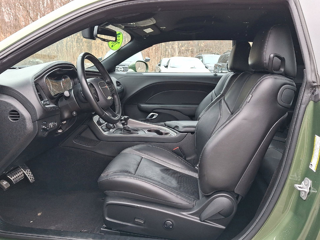 Used 2022 Dodge Challenger SXT w/ Plus Package image 11