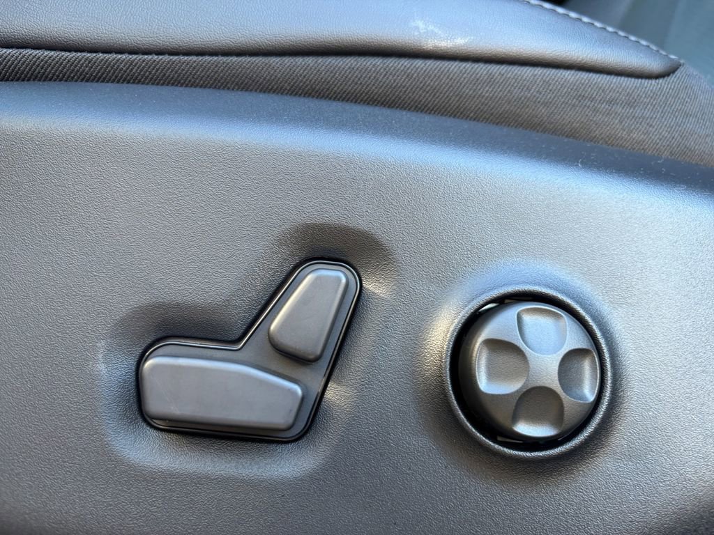 New 2026 Chrysler Pacifica Select image 13