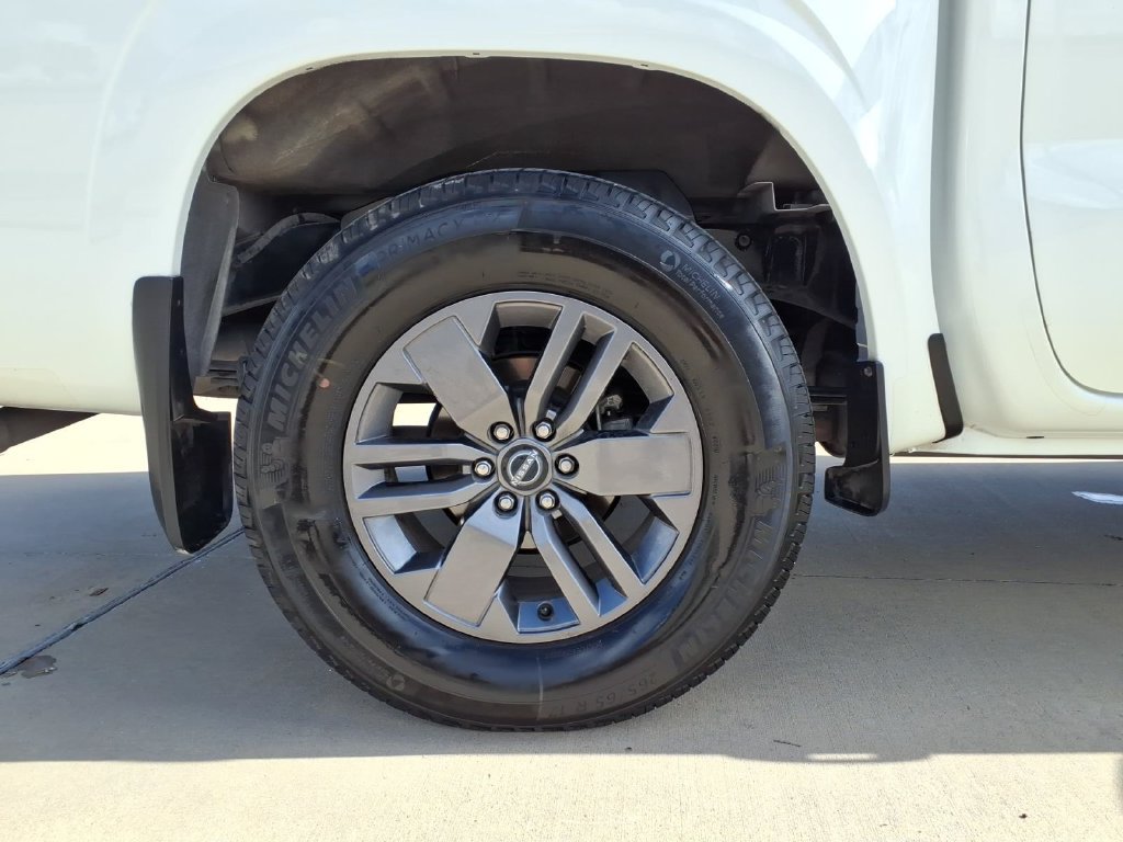 Used 2025 Nissan Frontier SV RWD image 19