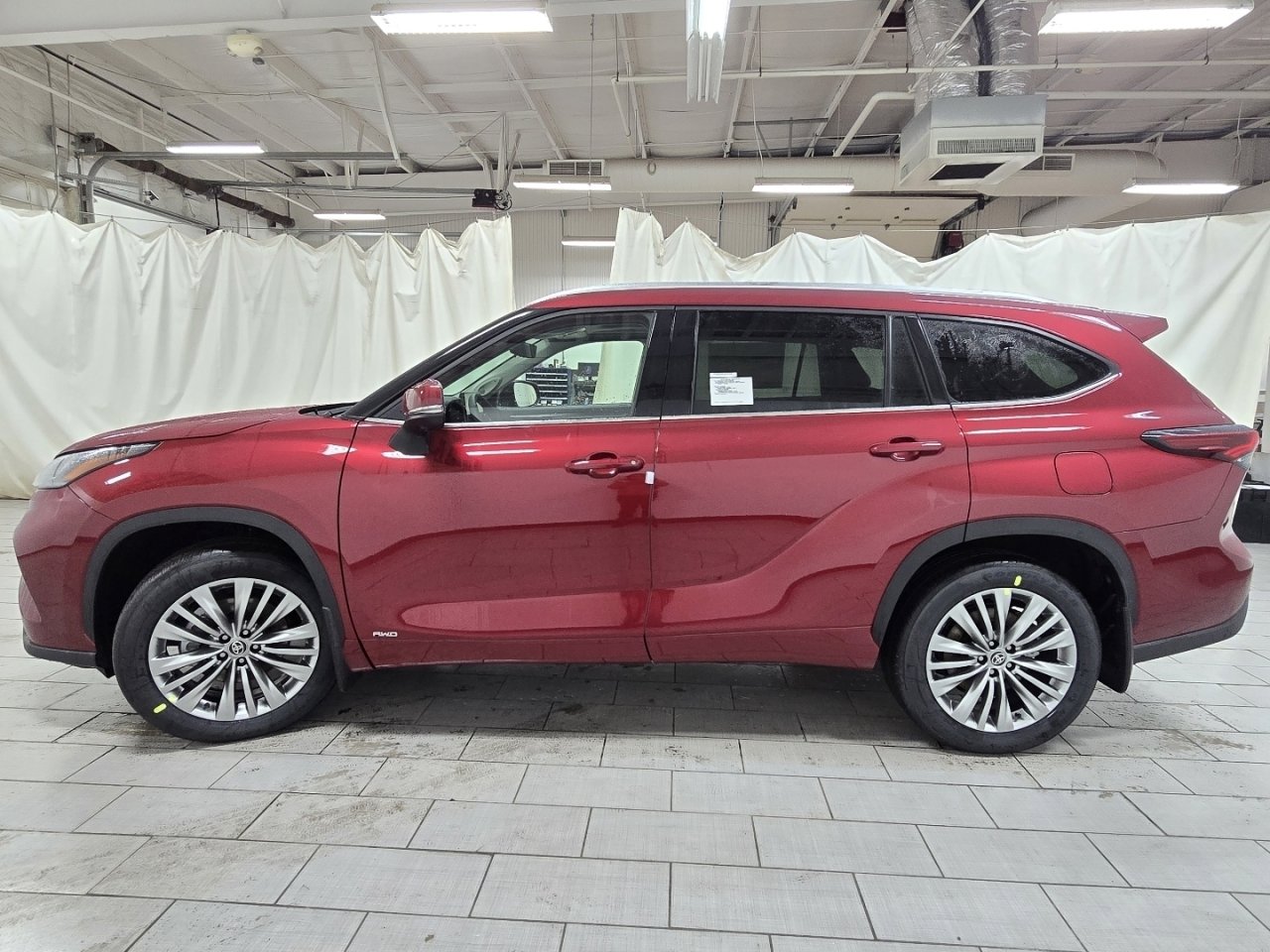 New 2026 Toyota Highlander Platinum image 14