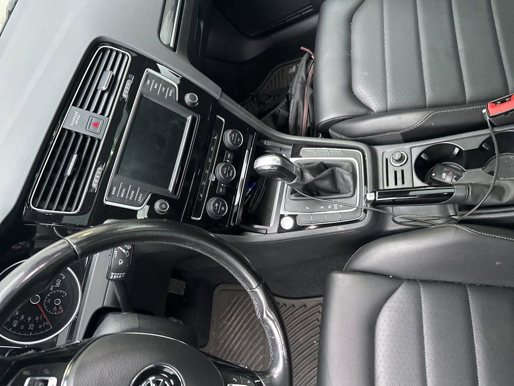 Used 2017 Volkswagen Golf SEL image 2
