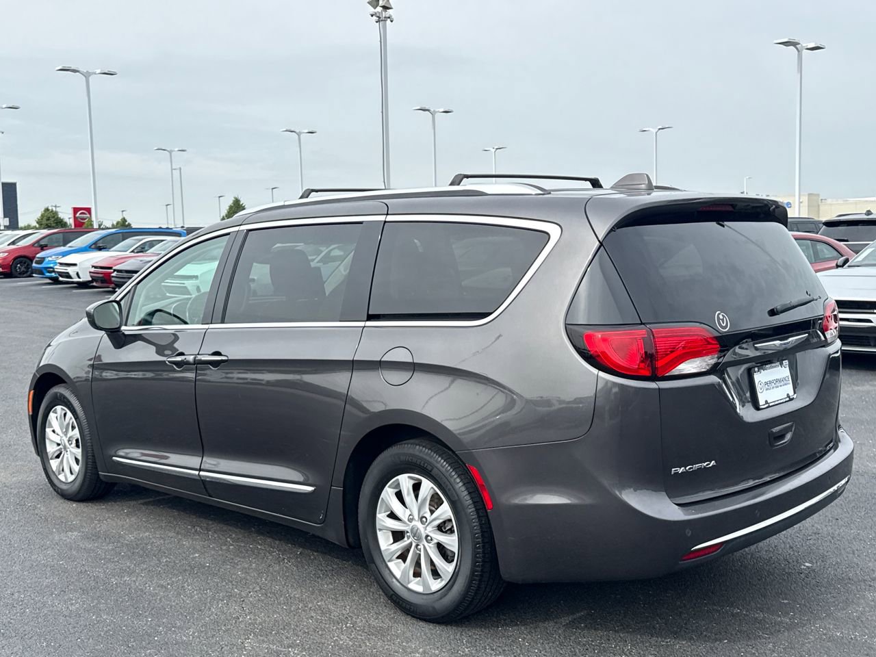 Used 2018 Chrysler Pacifica Touring-L Plus FWD image 5