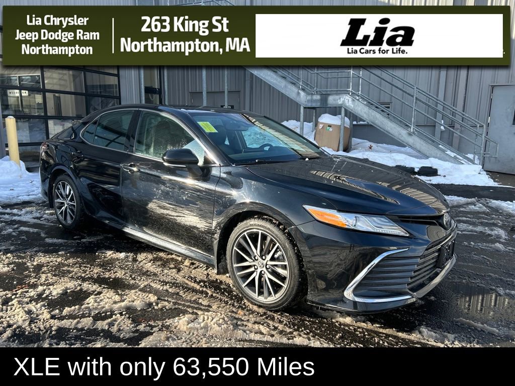Used 2022 Toyota Camry XLE image 1