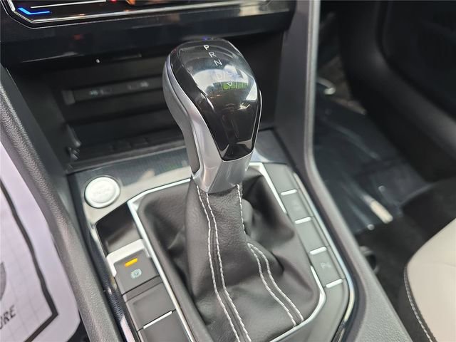 Used 2025 Volkswagen Taos SE image 21