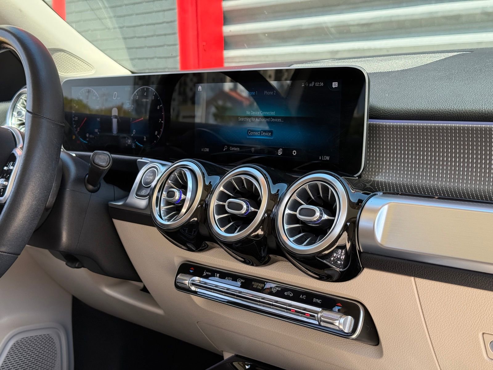 Used 2021 Mercedes-Benz GLB 250 w/ Premium Package image 19