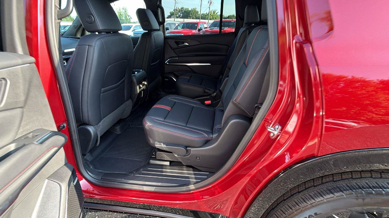 New 2026 Chevrolet Traverse RS w/ LPO, Floor Liner Package AWD/4WD image 19