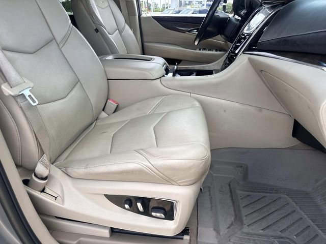 Used 2019 Cadillac Escalade Luxury image 11