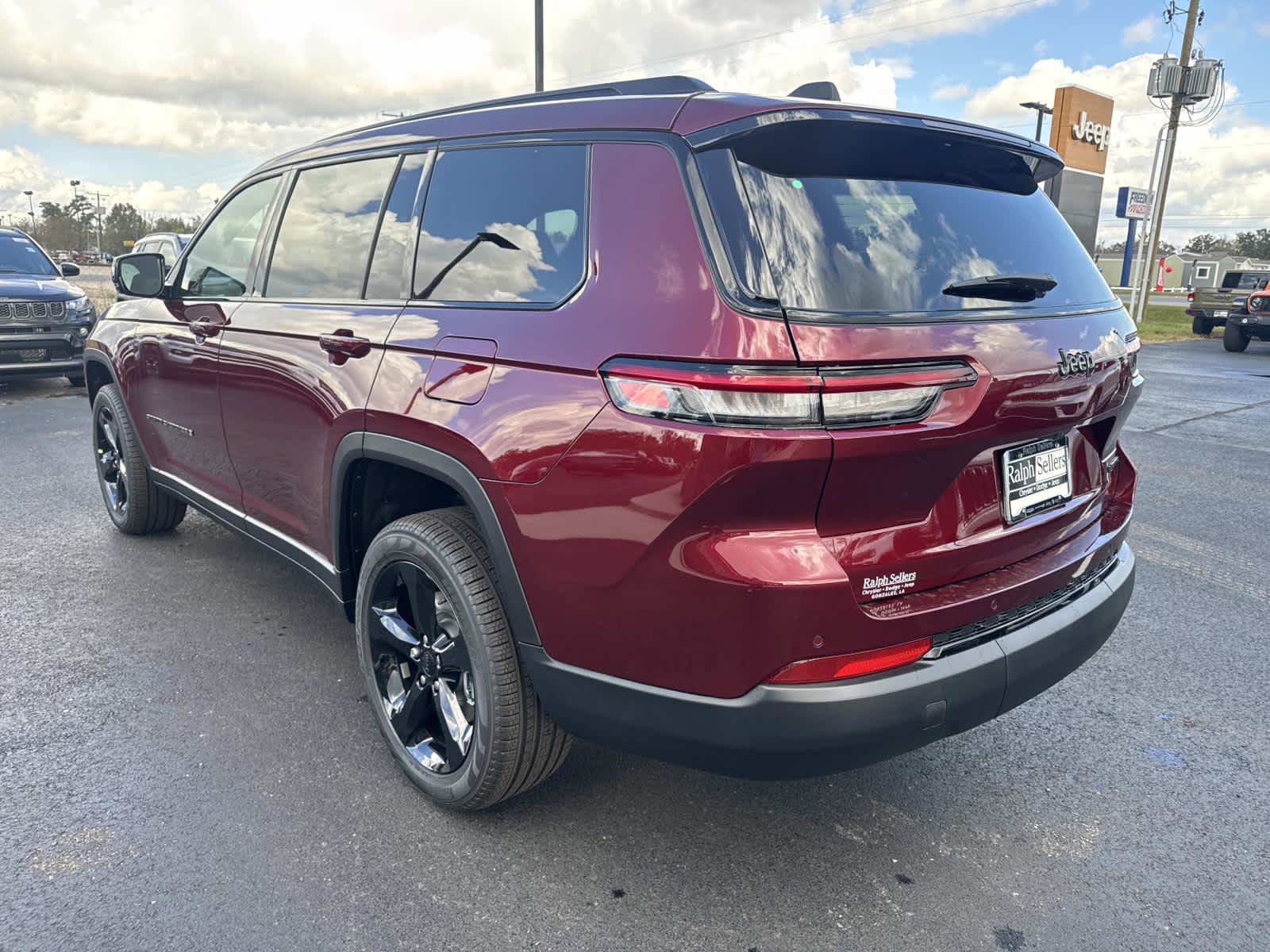 New 2025 Jeep Grand Cherokee L Limited w/ Black Appearance Package image 4