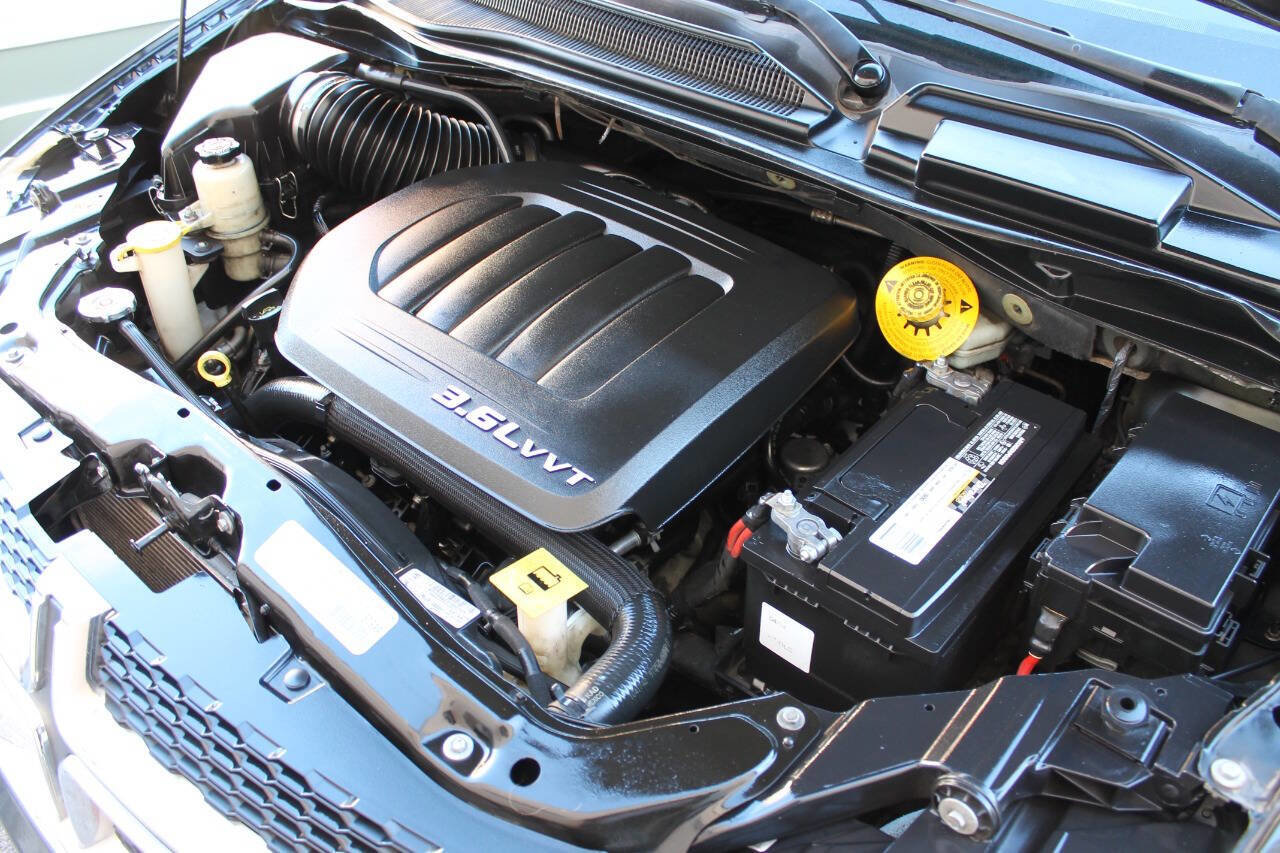 Used 2016 Dodge Grand Caravan SXT FWD image 12