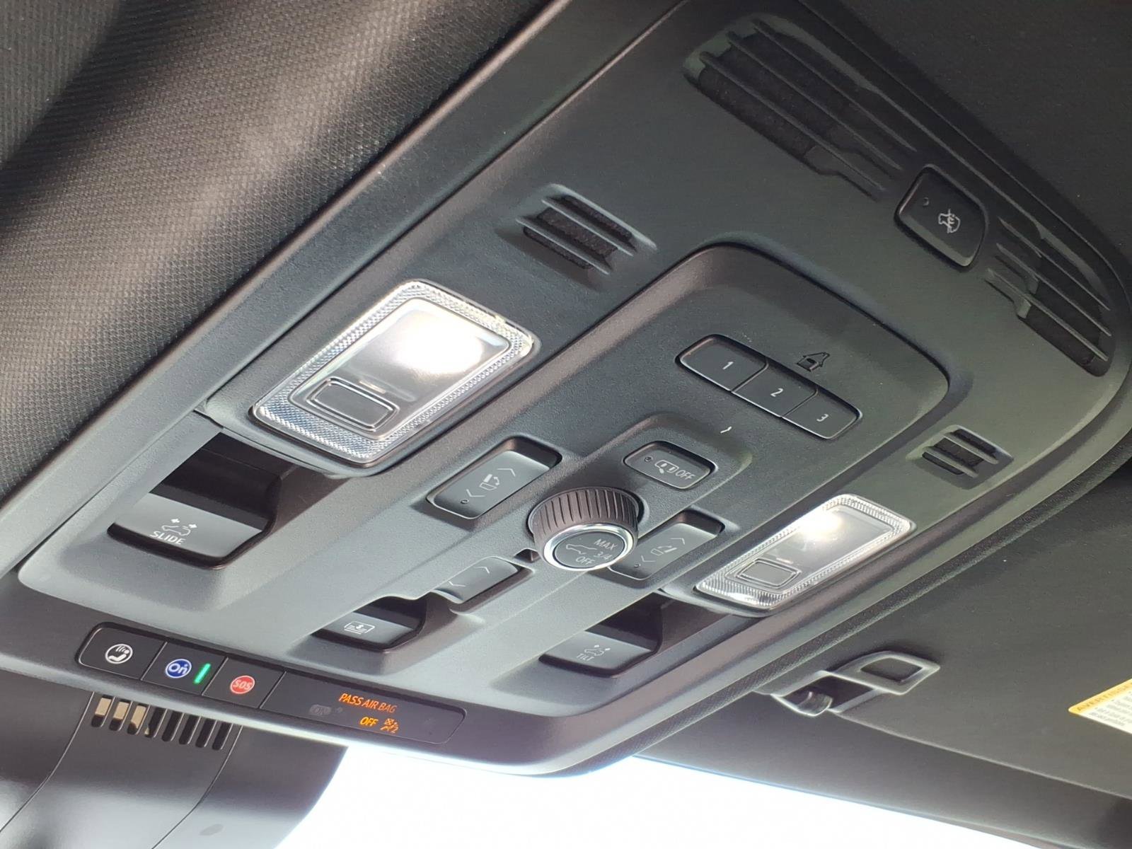 Used 2024 GMC Yukon XL Denali w/ Advanced Technology Package image 24