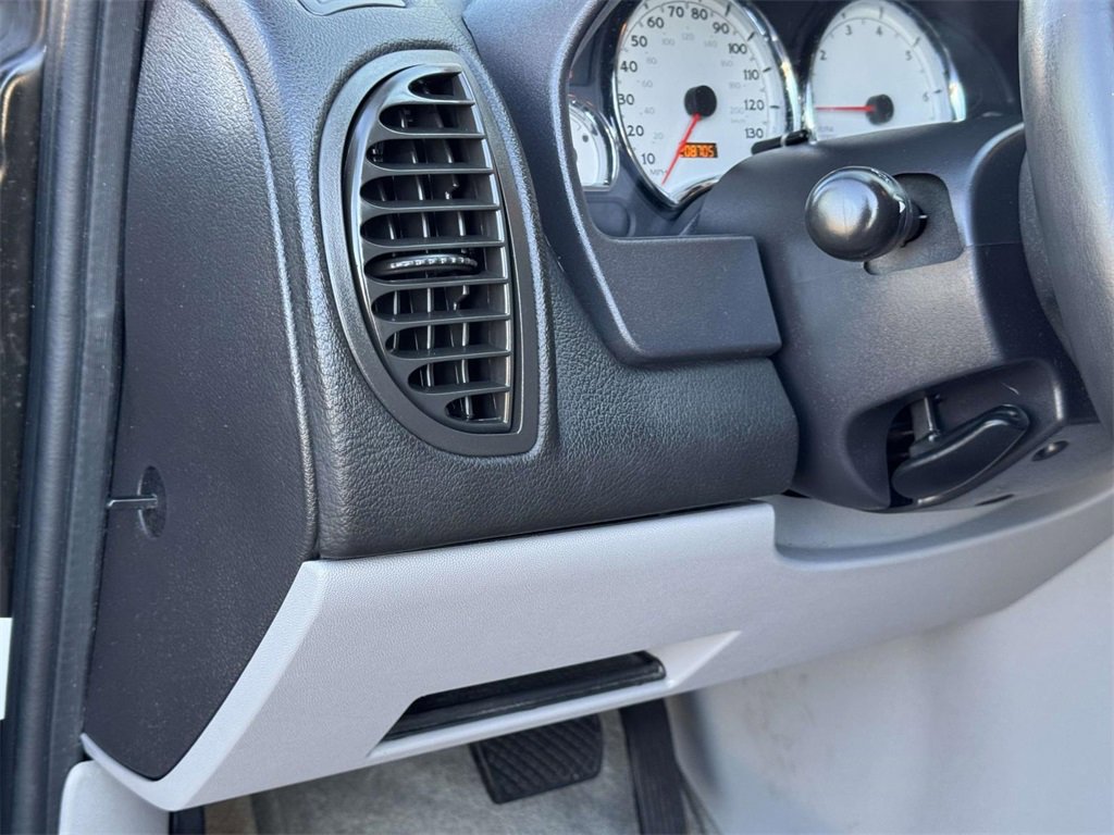 Used 2004 Saturn Vue 2WD V6 image 6