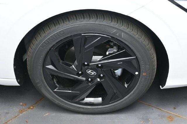 New 2026 Hyundai Elantra SEL Sport FWD image 10
