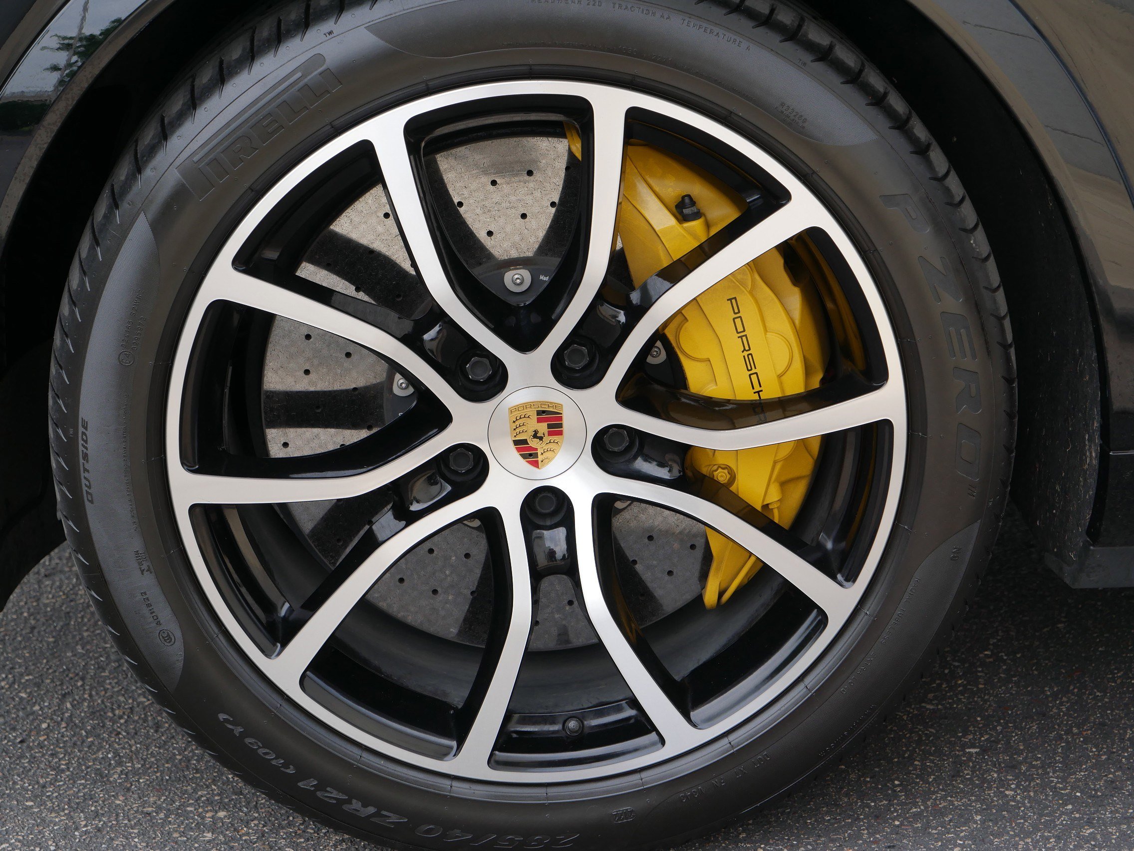 Used 2020 Porsche Cayenne Turbo S image 15