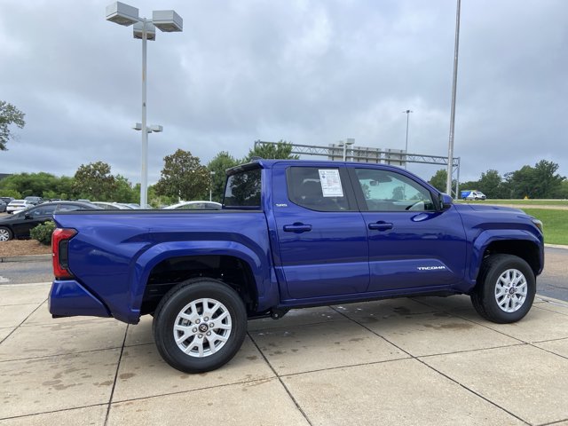 Used 2025 Toyota Tacoma SR5 AWD/4WD image 12