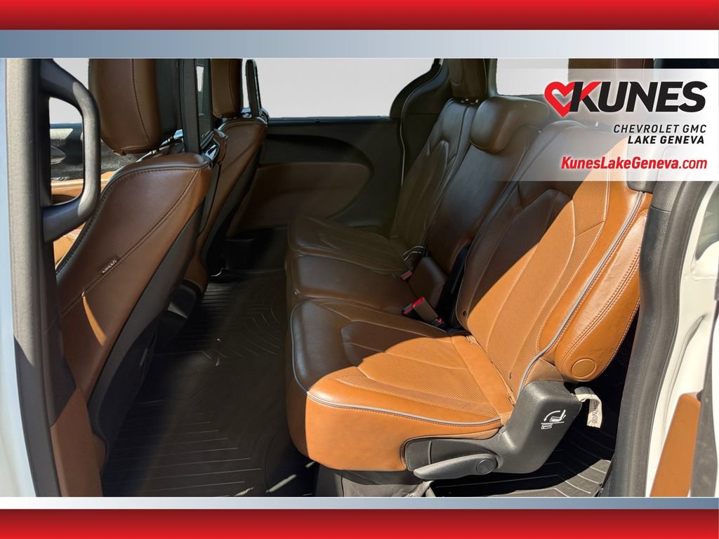 Used 2018 Chrysler Pacifica Limited w/ Advanced Safetytec Group FWD image 34